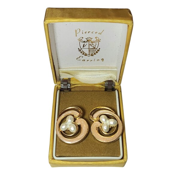 Vintage 80's 90's AVON Gold Tone Peach Enamel Faux Pearls Pierced Earrings - Picture 6 of 7